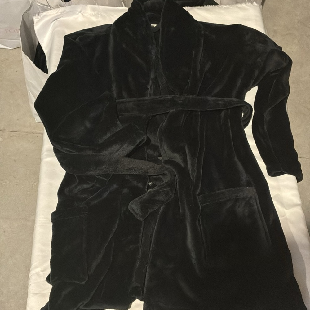 New Victoria's Secret PINK Robe Plush Black Logo NWT Great for college dorm - Picture 8 of 8